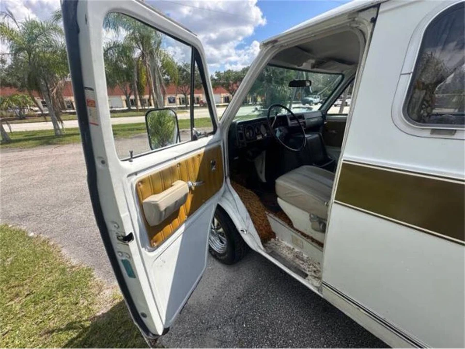 1974 Chevrolet G-Series Van - Image 23 of 30