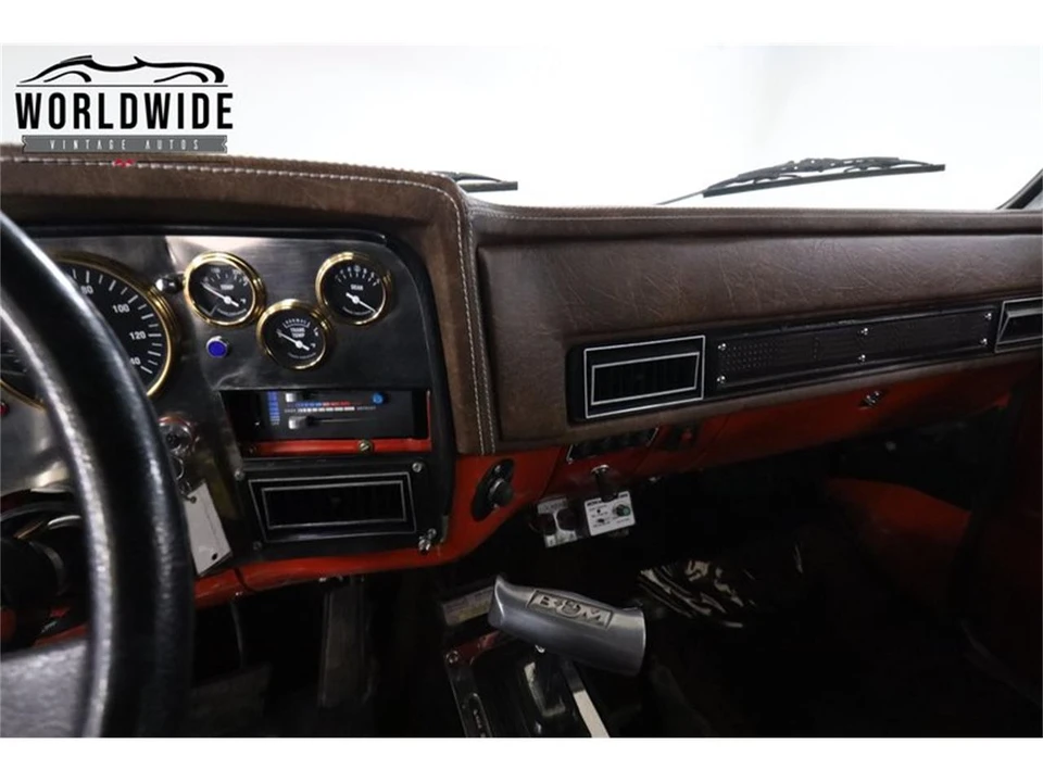 1974 Chevrolet Suburban 7th Gen - Image 29 of 31