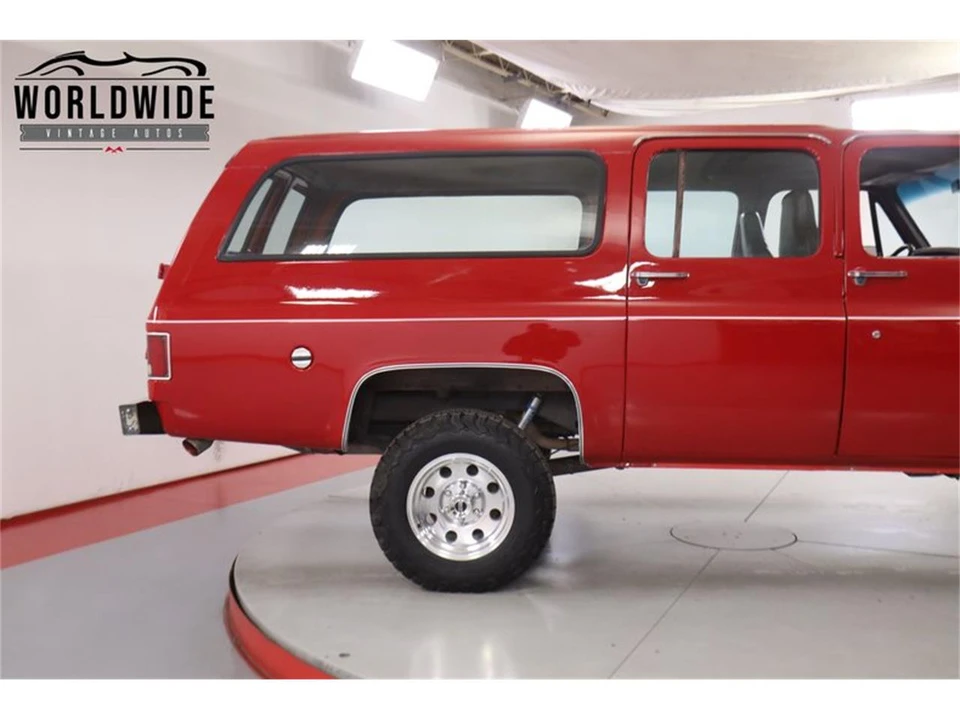 1974 Chevrolet Suburban 7th Gen - Image 9 of 31