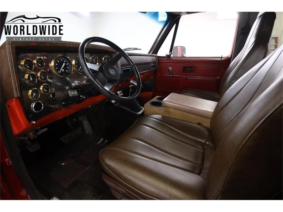 1974 Chevrolet Suburban 7th Gen - Image 27 of 31