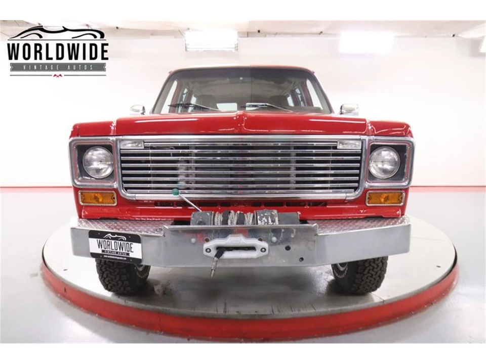 1974 Chevrolet Suburban 7th Gen - Image 15 of 31