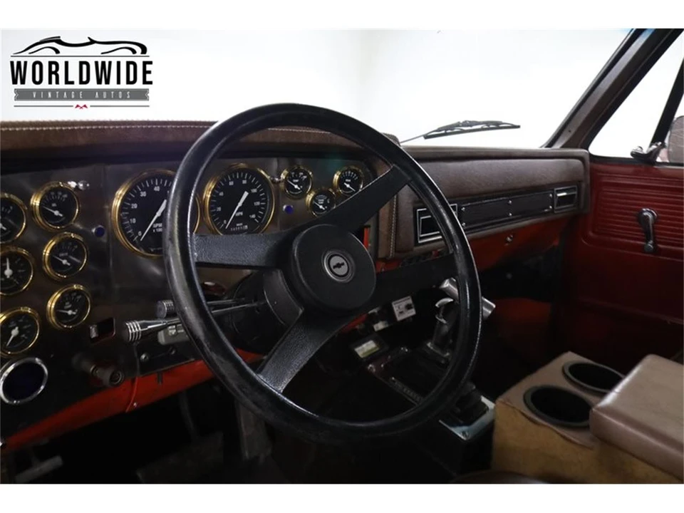 1974 Chevrolet Suburban 7th Gen - Image 26 of 31