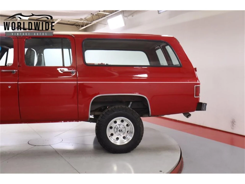 1974 Chevrolet Suburban 7th Gen - Image 10 of 31