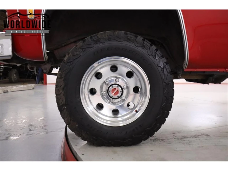 1974 Chevrolet Suburban 7th Gen - Image 12 of 31