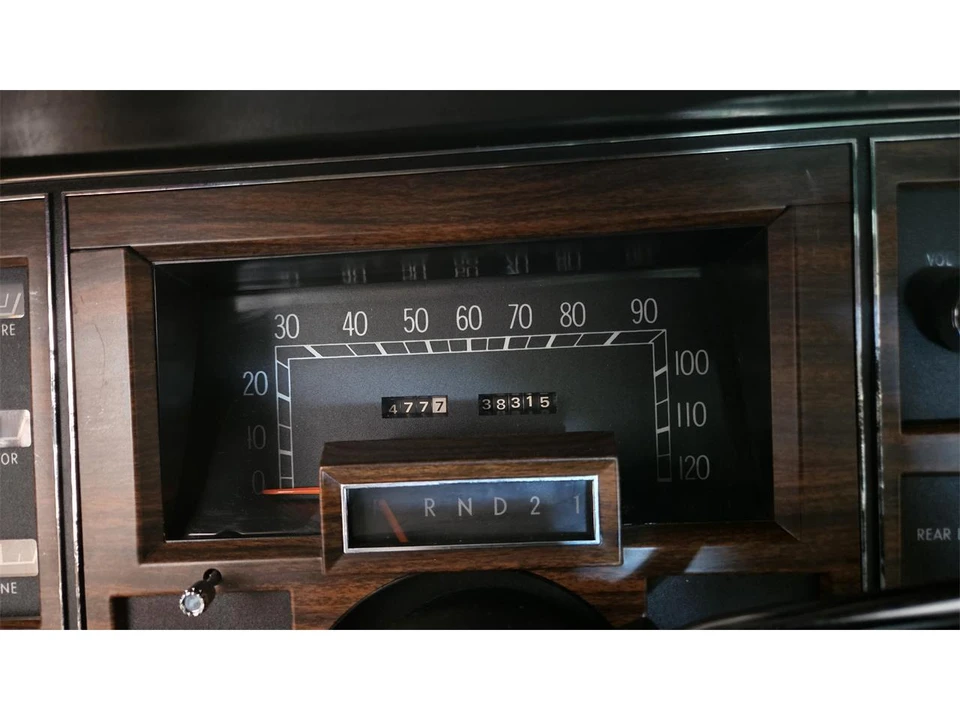 1974 Chrysler Imperial 3rd Gen - Image 10 of 11