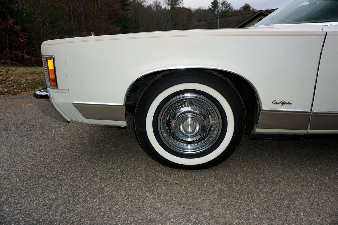 1974 Chrysler New Yorker - Image 13 of 31
