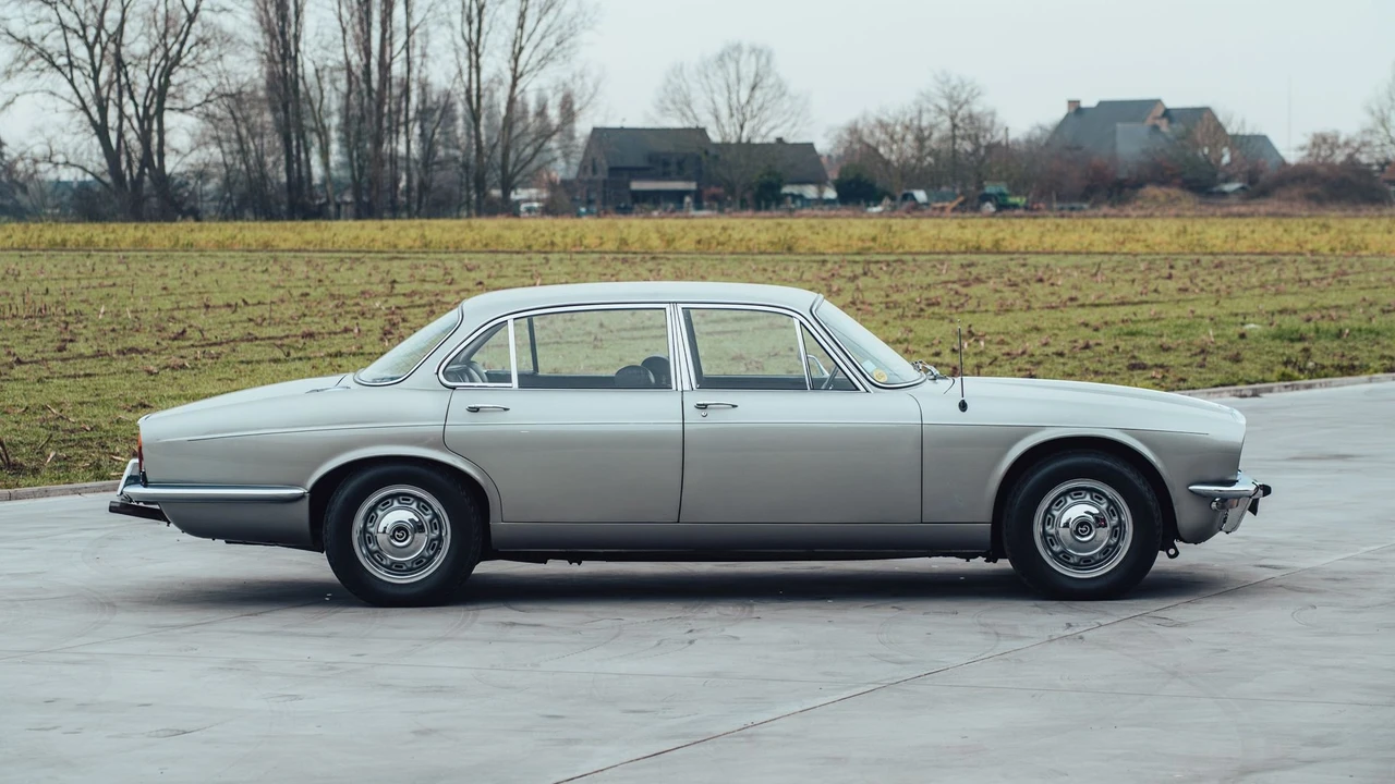 1974 Daimler - Image 3 of 31