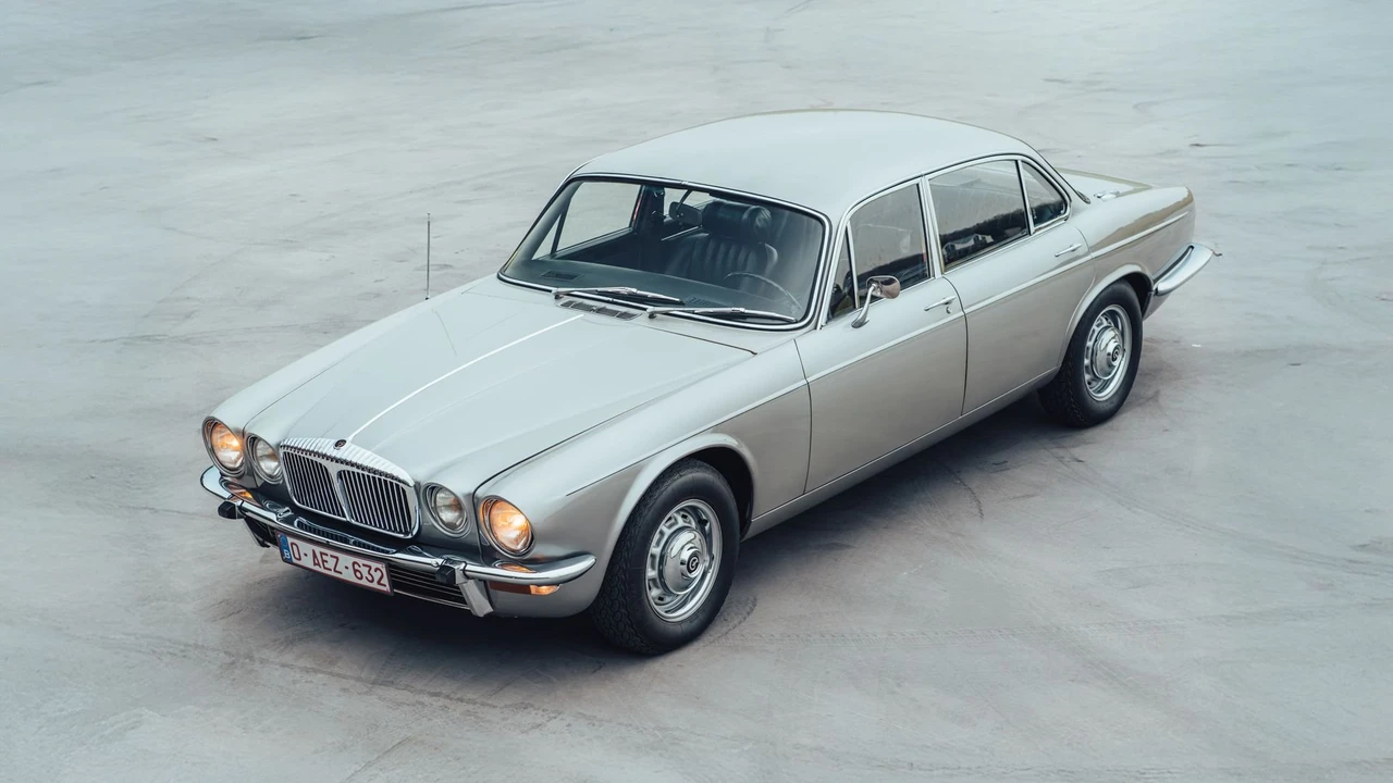 1974 Daimler - Image 2 of 31