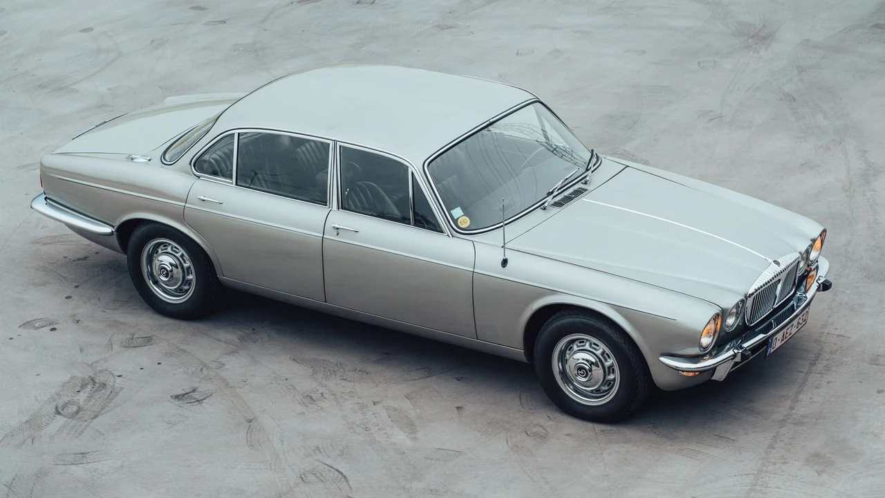 1974 Daimler - Image 10 of 31
