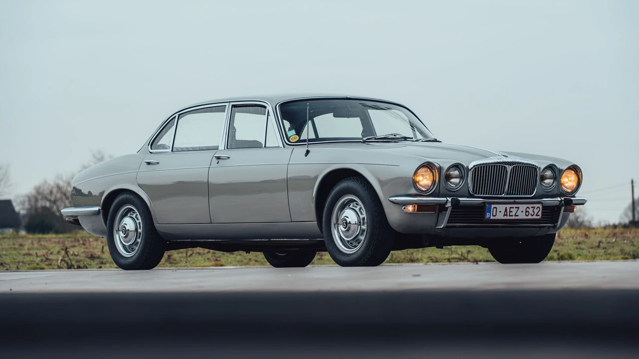 1974 Daimler - Image 15 of 31