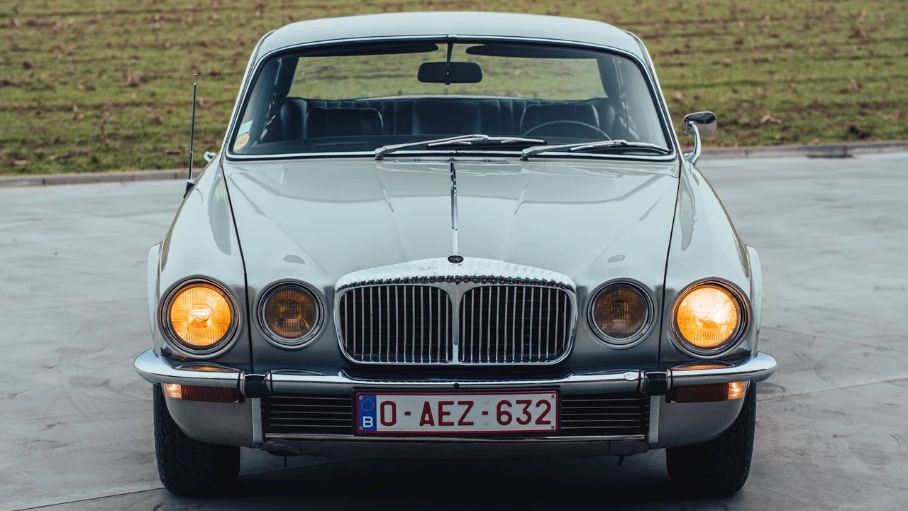 1974 Daimler - Image 5 of 31