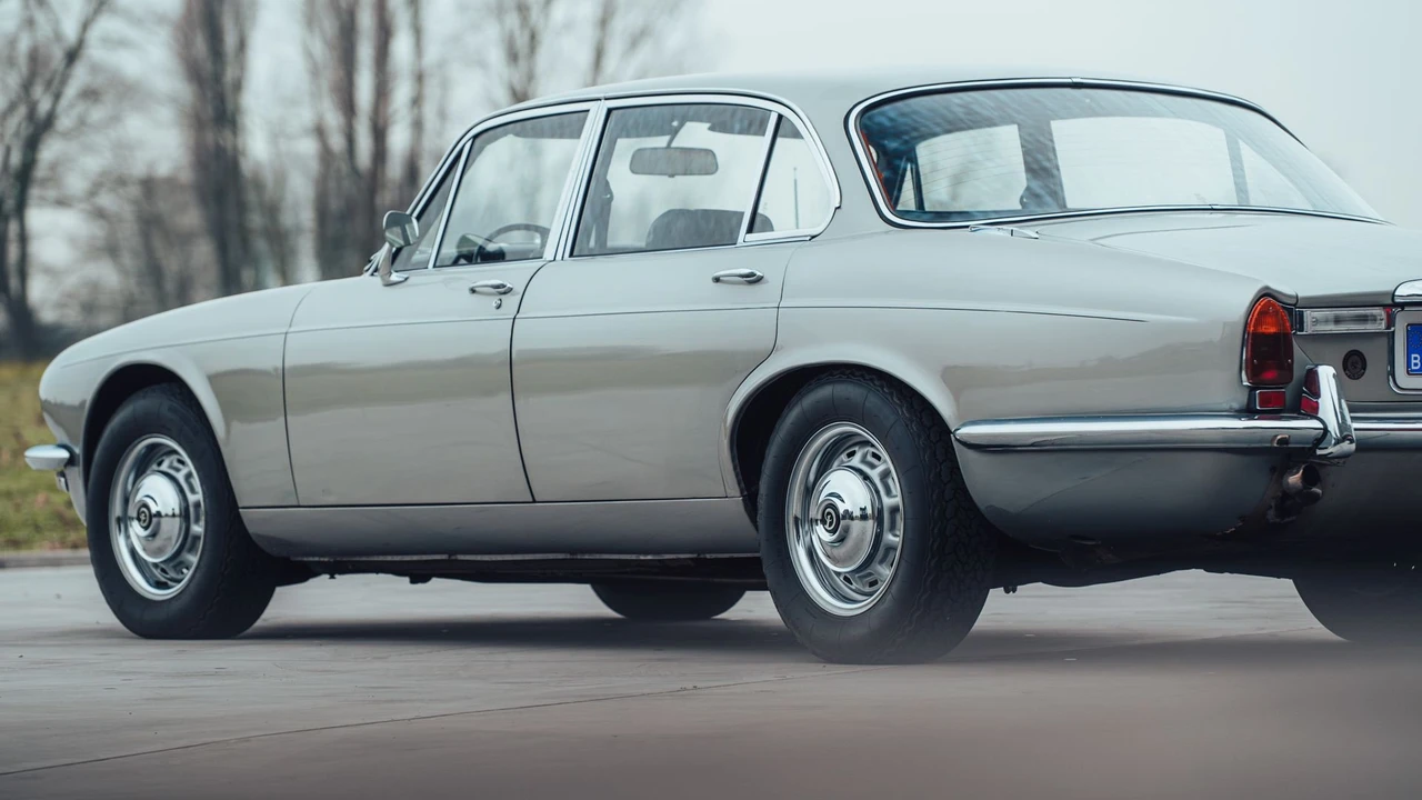 1974 Daimler - Image 26 of 31