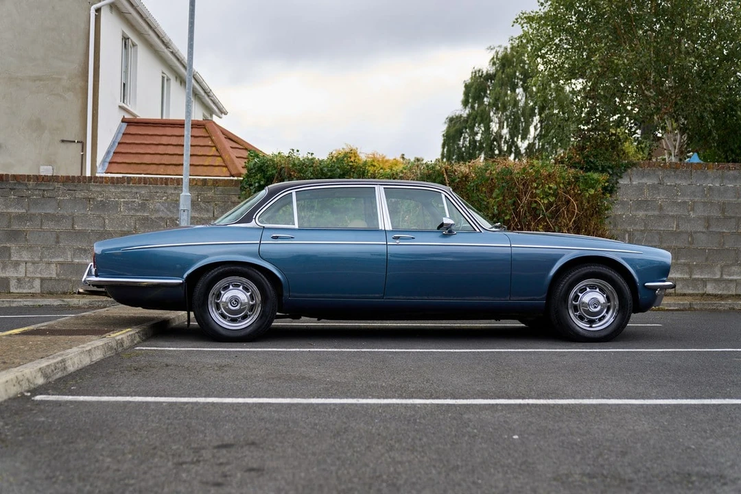 1974 Daimler - Image 9 of 30