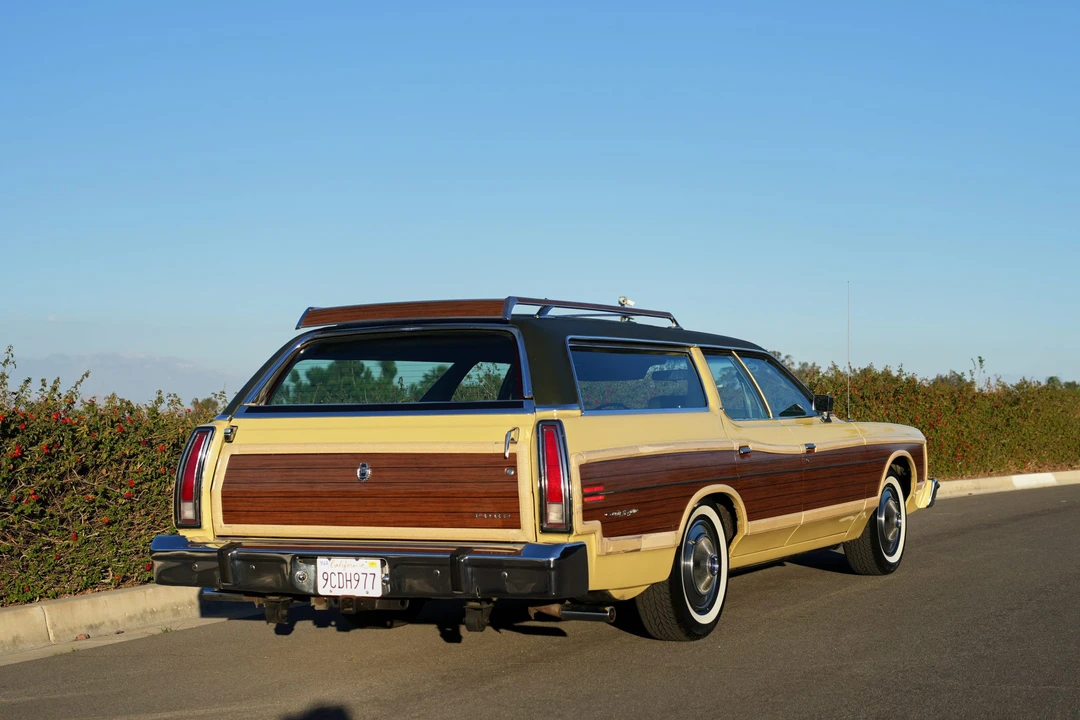 1974 Ford Country Squire - Image 10 of 31