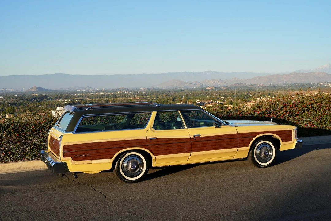 1974 Ford Country Squire - Image 13 of 31