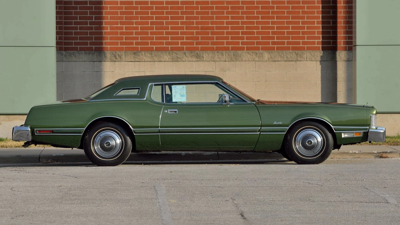 1974 Ford Thunderbird 6th Gen - Image 2 of 31