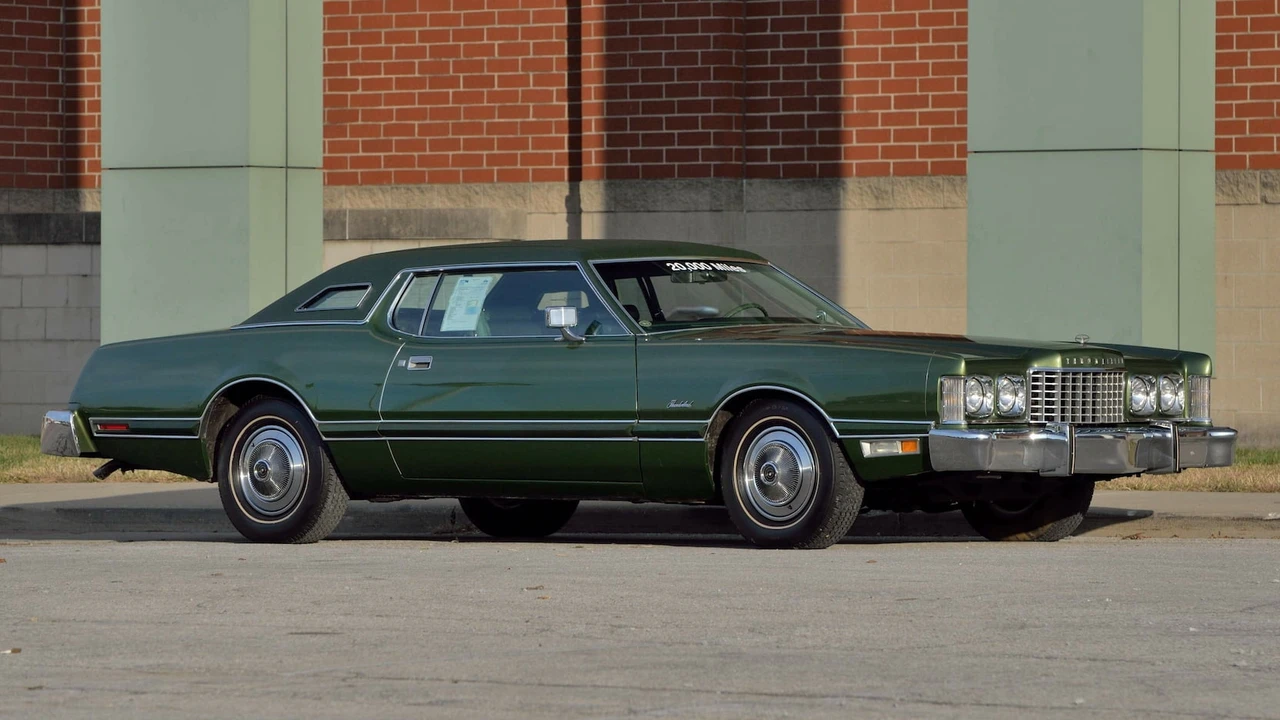 1974 Ford Thunderbird 6th Gen - Image 12 of 31