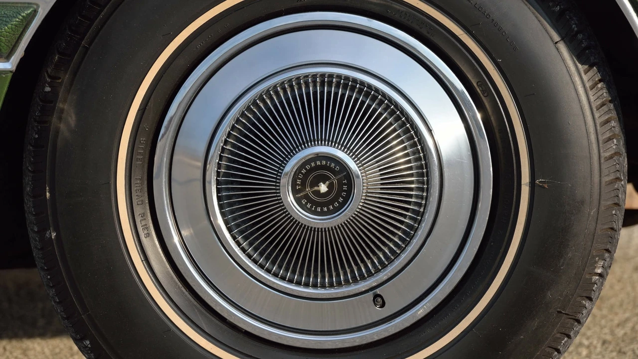 1974 Ford Thunderbird 6th Gen - Image 15 of 31