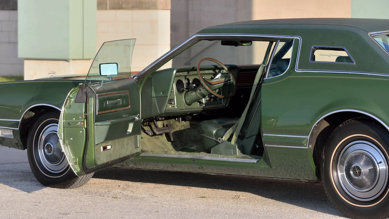 1974 Ford Thunderbird 6th Gen - Image 17 of 31