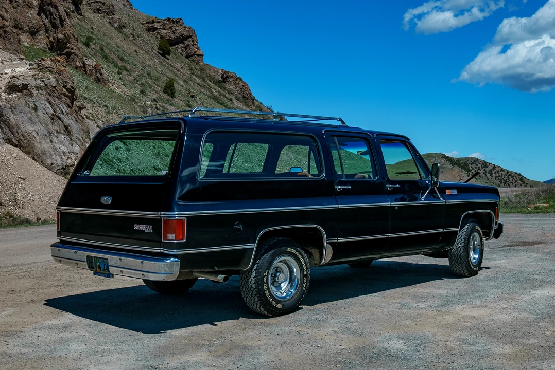 1974 GMC Suburban 7th Gen - Image 11 of 31