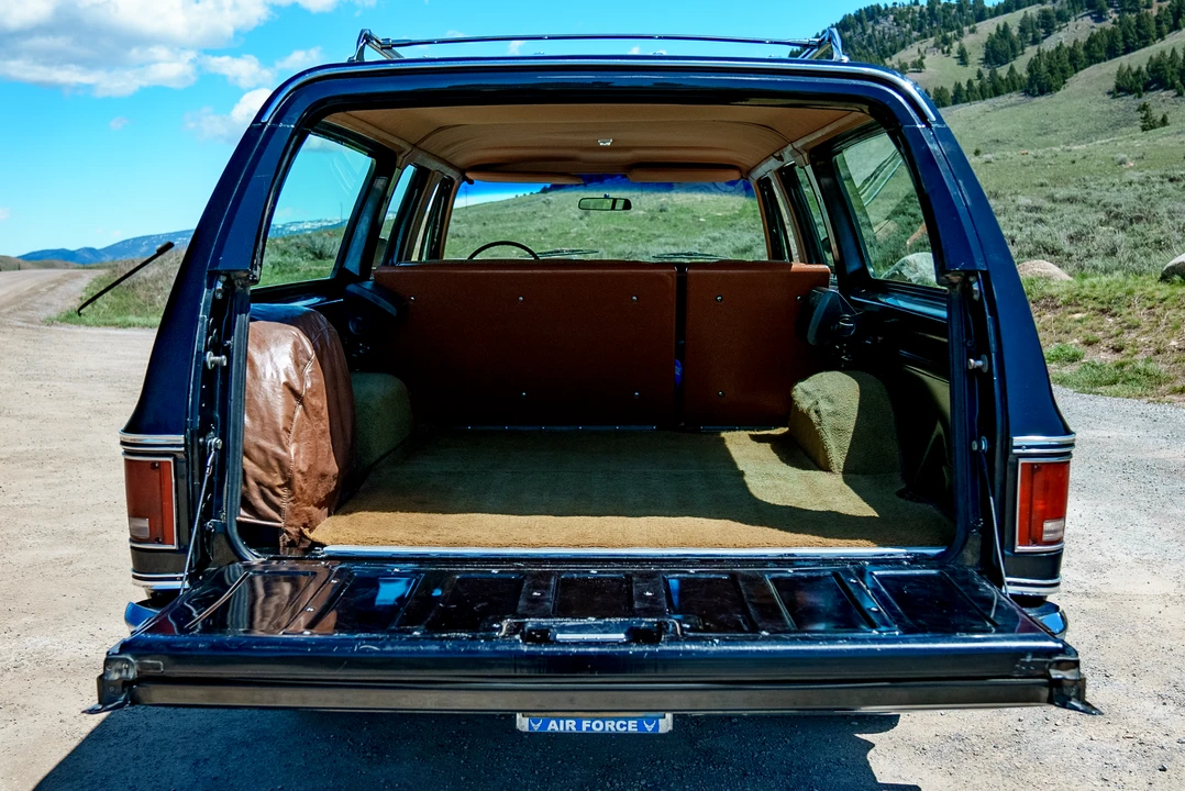 1974 GMC Suburban 7th Gen - Image 19 of 31