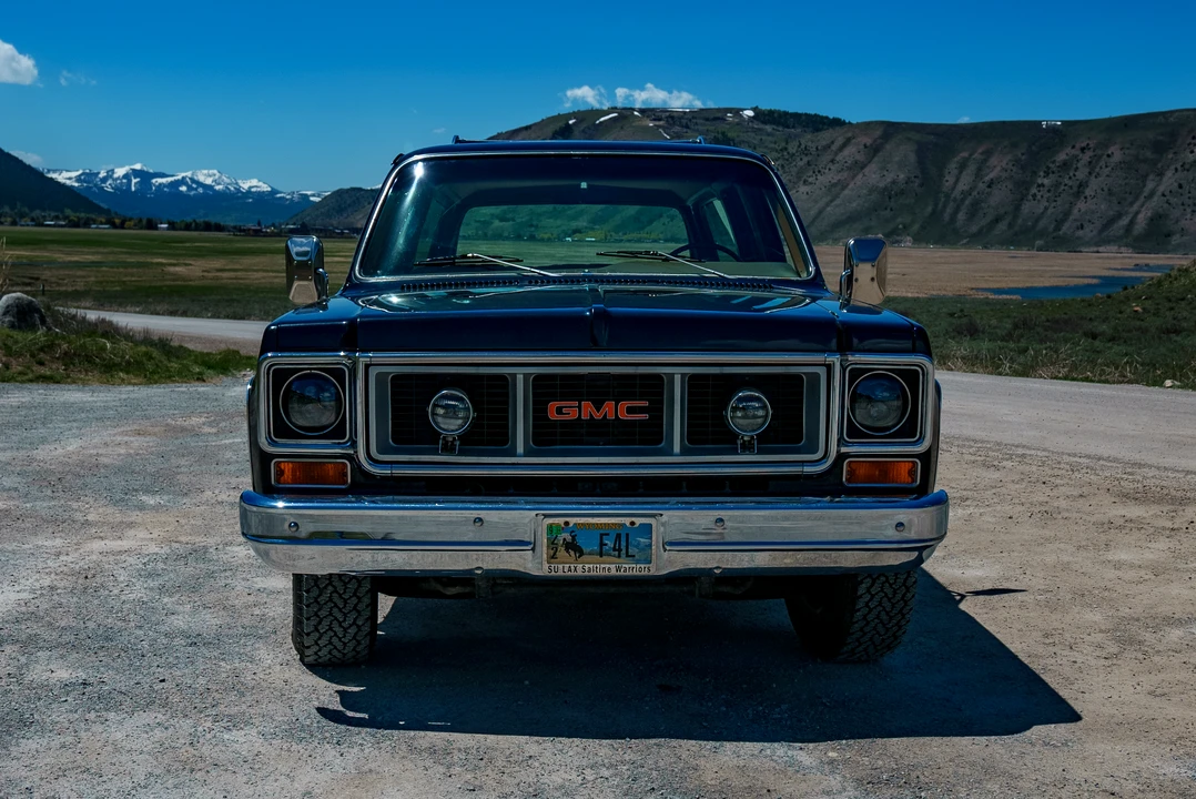 1974 GMC Suburban 7th Gen - Image 2 of 31