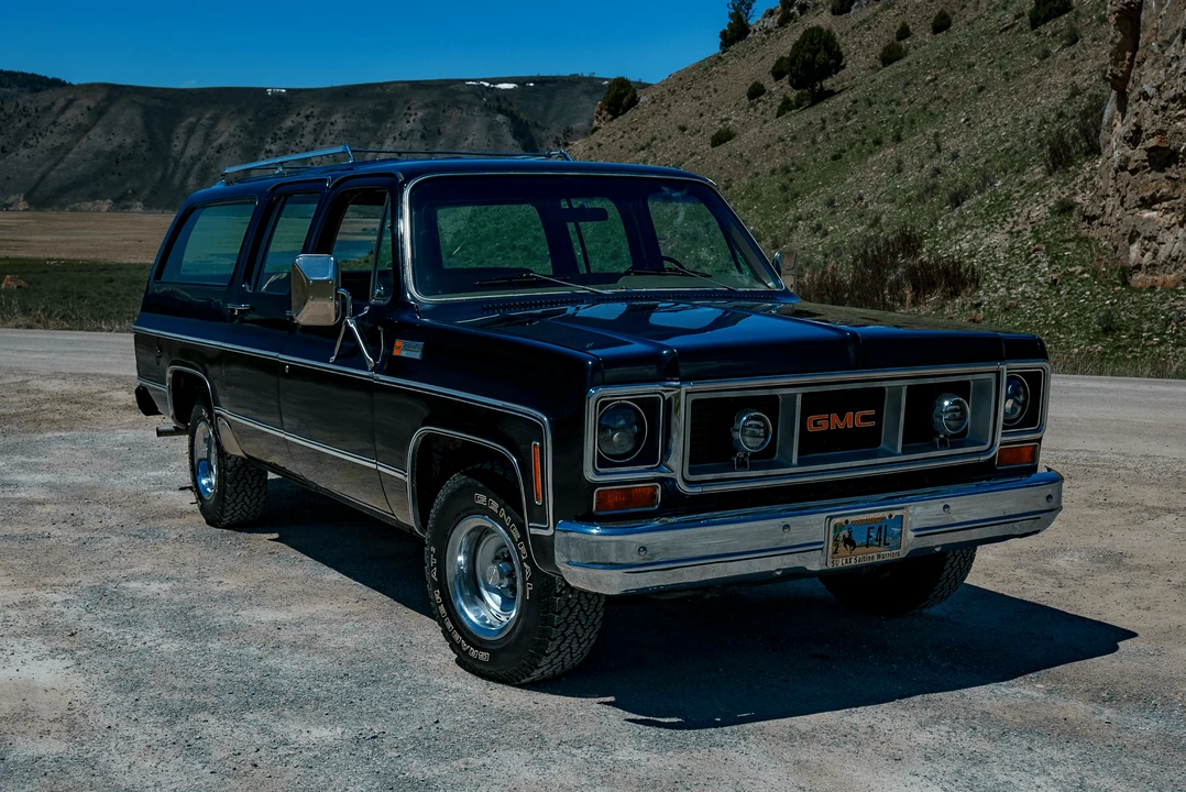1974 GMC Suburban 7th Gen - Image 4 of 31