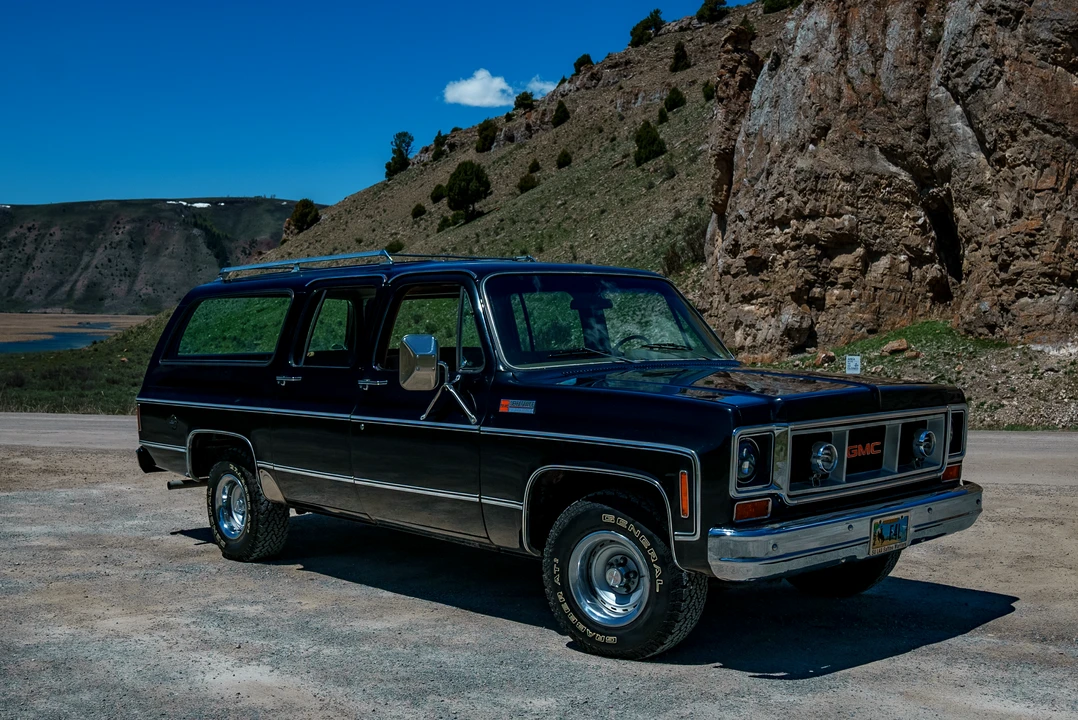 1974 GMC Suburban 7th Gen - Image 5 of 31