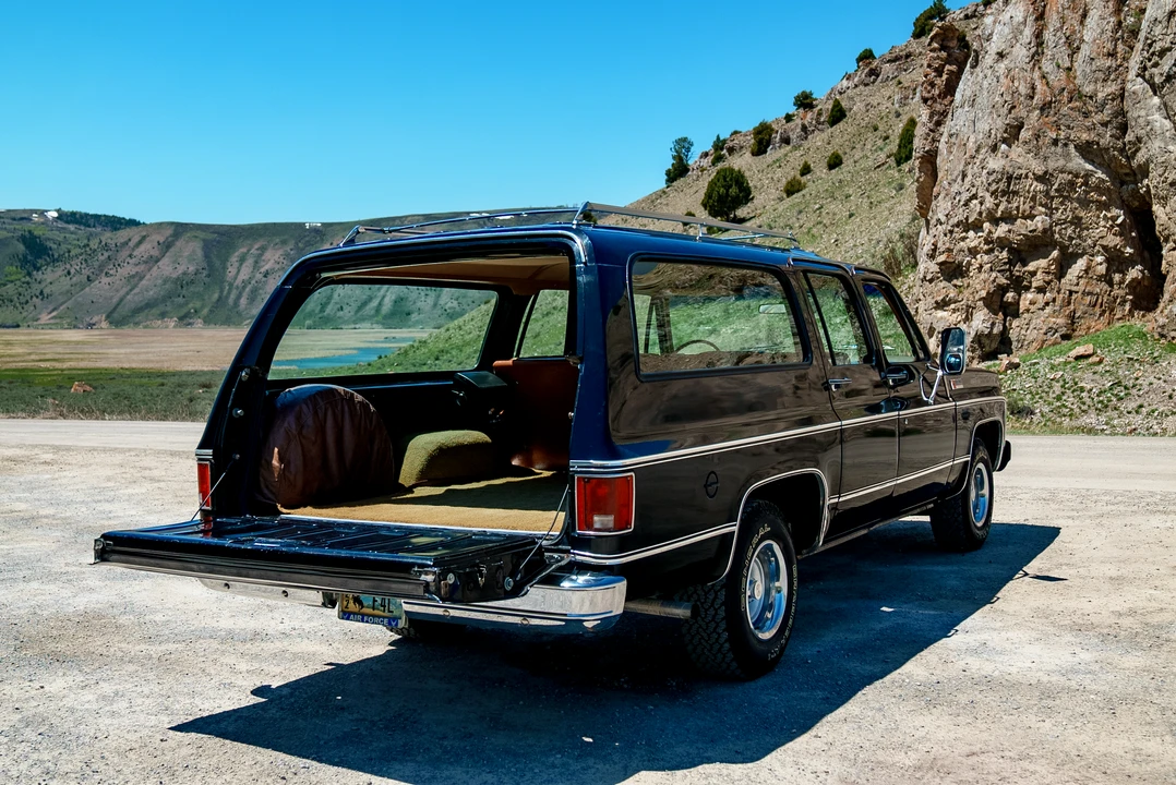 1974 GMC Suburban 7th Gen - Image 14 of 31