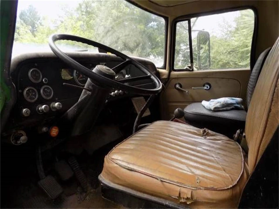 1974 International - Image 2 of 3