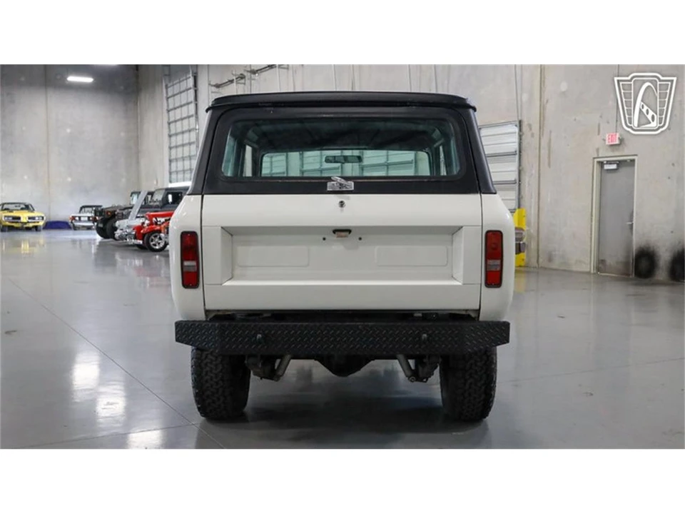 1974 International - Image 7 of 31