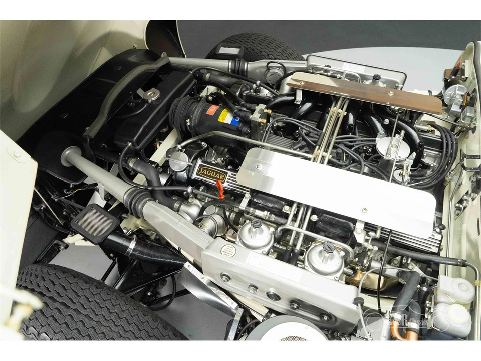 1974 Jaguar E-Type Series 3 V12 - Image 4 of 18