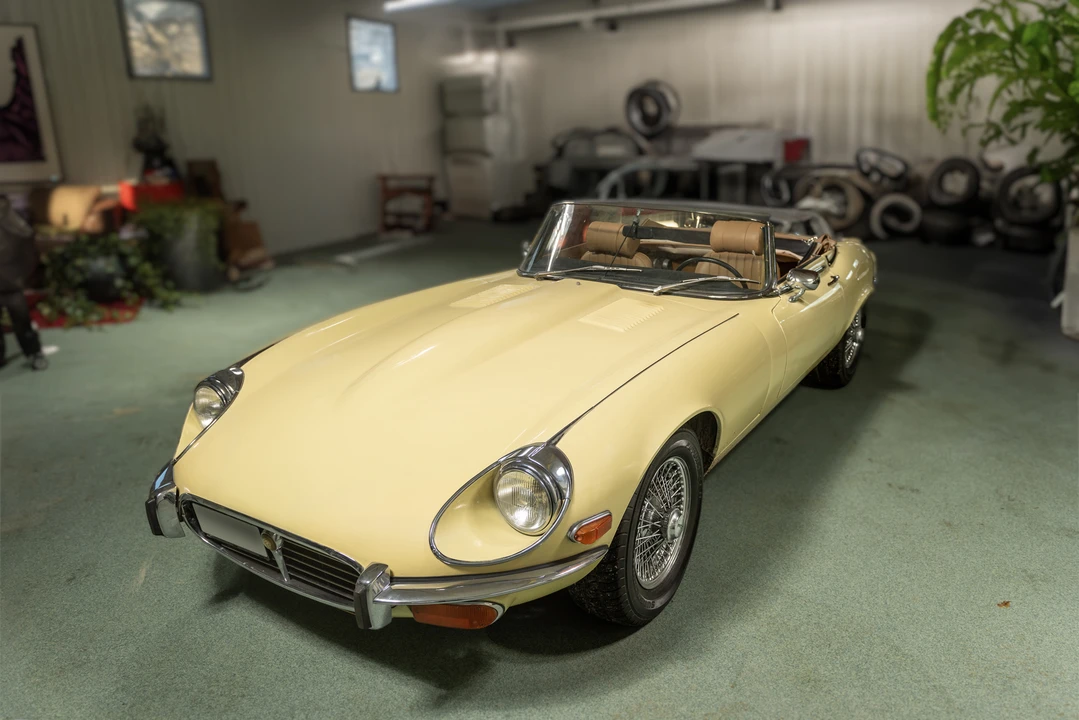 1974 Jaguar E-Type Series 3 V12 - Image 4 of 31