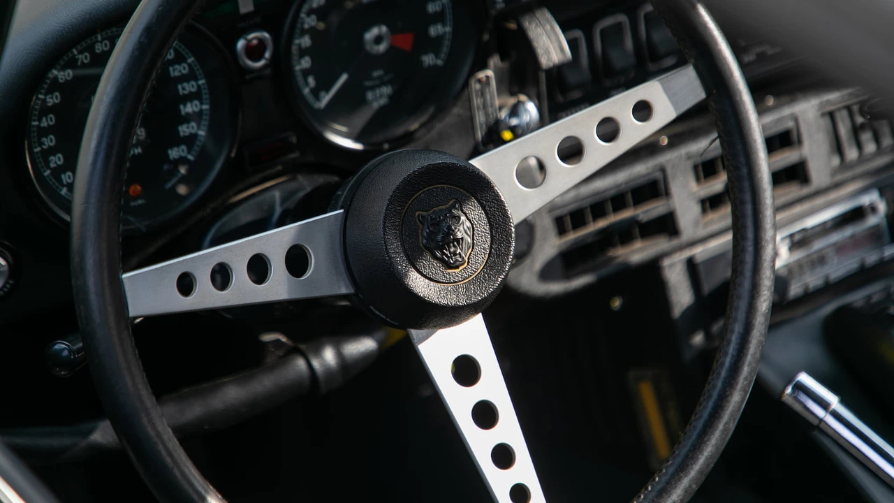 1974 Jaguar E-Type Series 3 V12 - Image 9 of 15