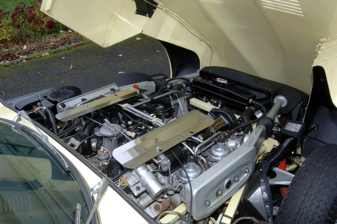 1974 Jaguar E-Type Series 3 V12 - Image 2 of 2