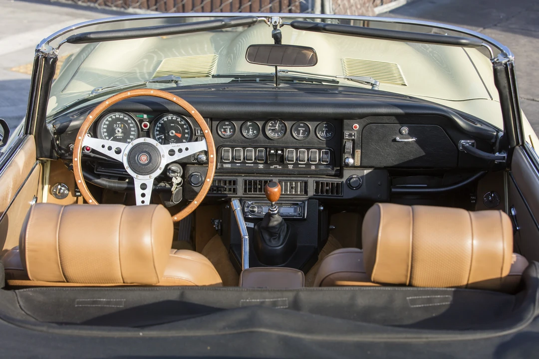 1974 Jaguar E-Type Series 3 V12 - Image 8 of 23