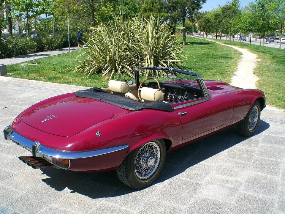 1974 Jaguar E-Type Series 3 V12 - Image 2 of 3