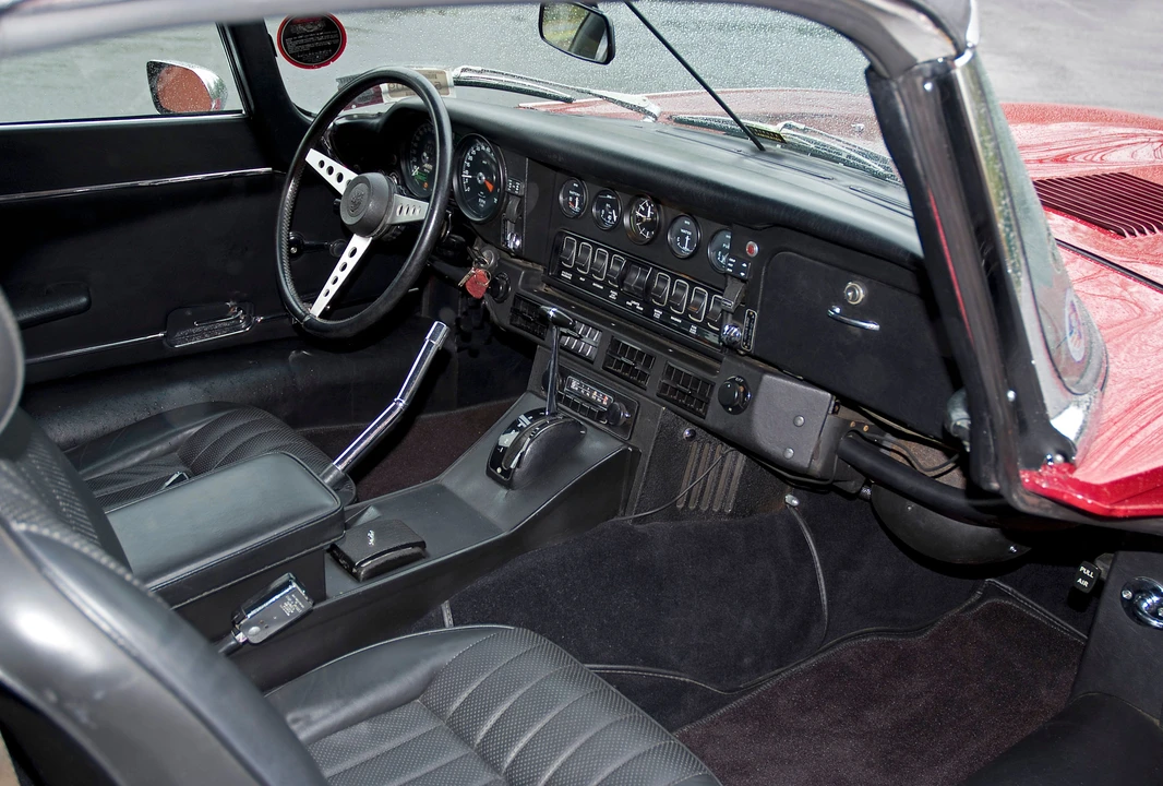 1974 Jaguar E-Type Series 3 V12 - Image 2 of 5