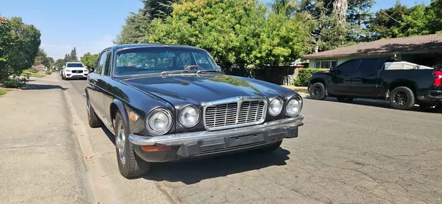 1974 Jaguar XJ6 Sedan 4D