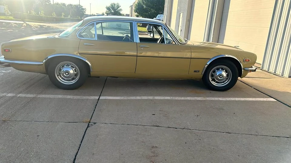1974 Jaguar XJ Series 2 - Image 2 of 6