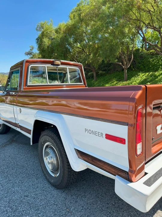 1974 Jeep SJ Gladiator - Image 2 of 9