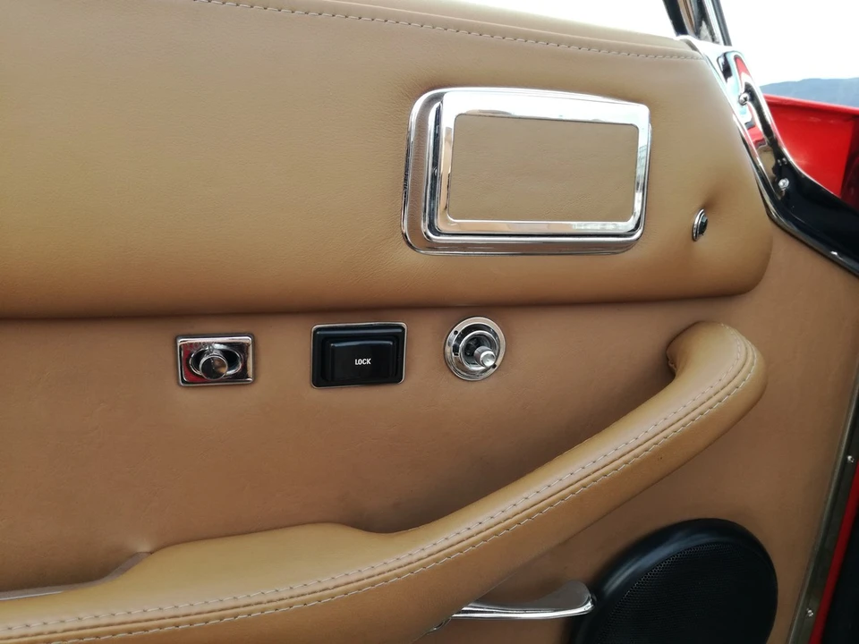 1974 Jensen Interceptor - Image 25 of 30