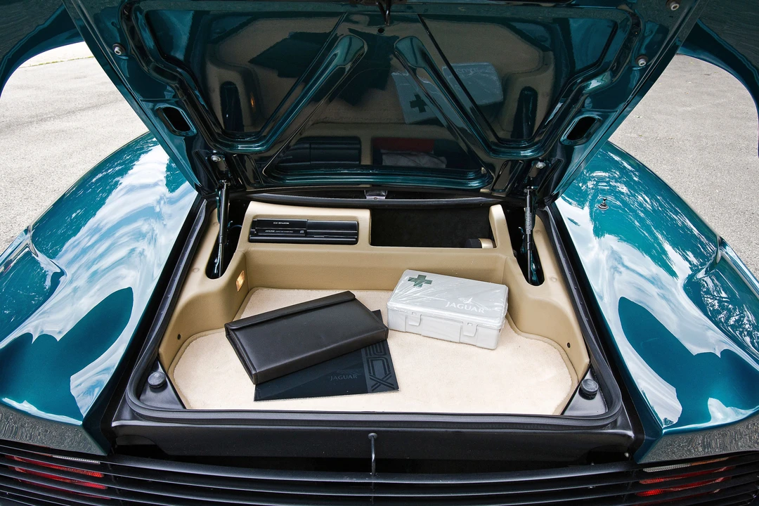 1994 Jaguar XJ220 - Image 10 of 12