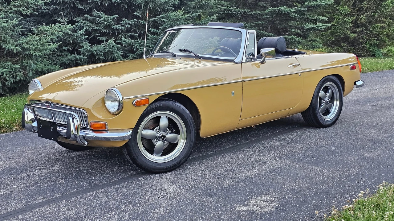 1974 MG MGB Roadster - Image 2 of 31