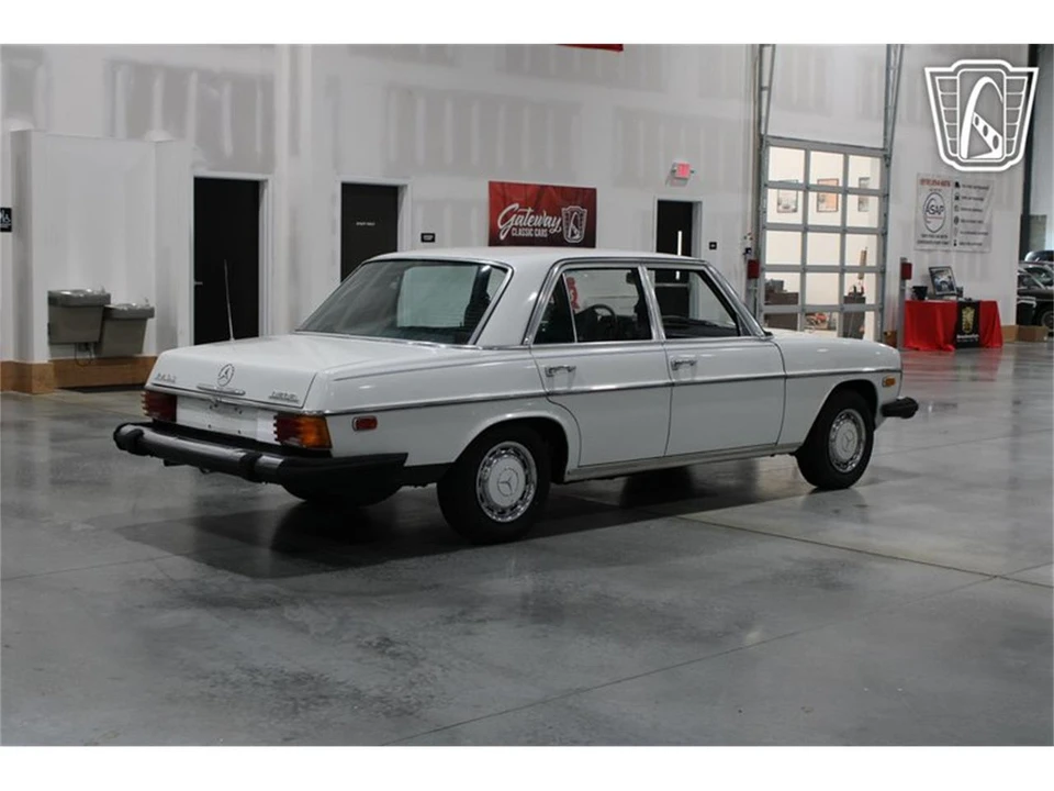 1974 Mercedes-Benz W114 & W115 - Image 10 of 31