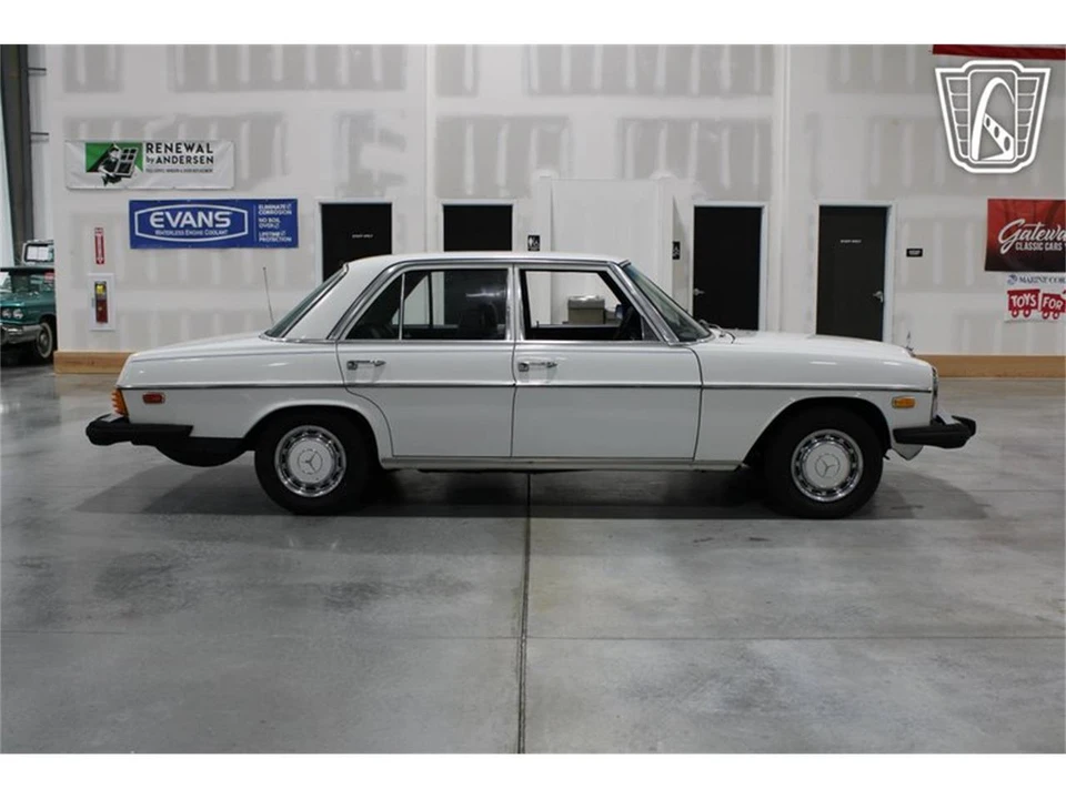 1974 Mercedes-Benz W114 & W115 - Image 11 of 31