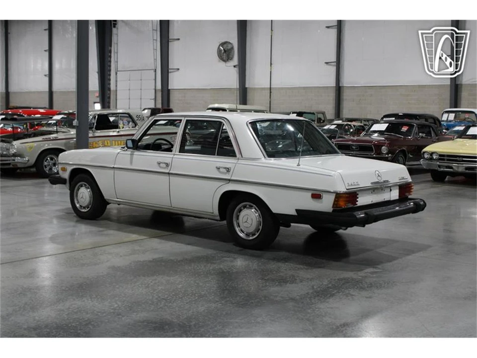 1974 Mercedes-Benz W114 & W115 - Image 8 of 31