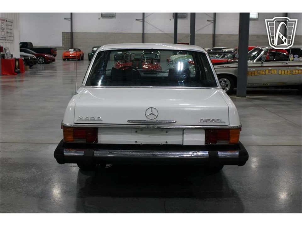 1974 Mercedes-Benz W114 & W115 - Image 9 of 31