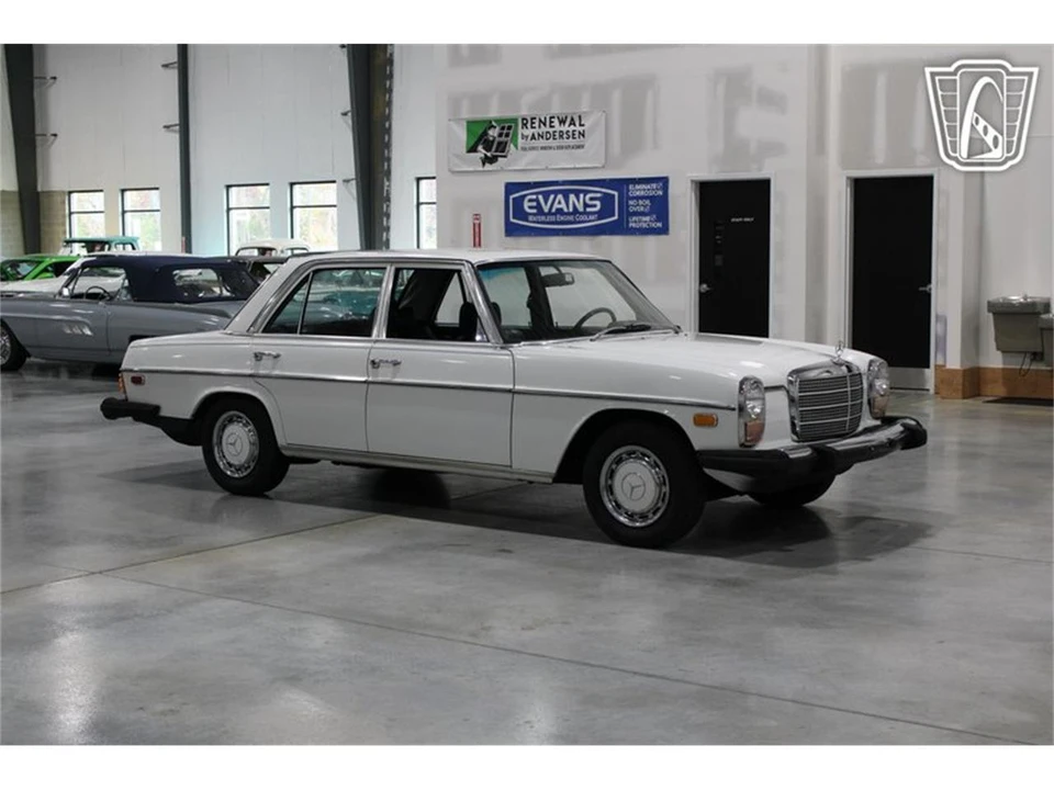 1974 Mercedes-Benz W114 & W115 - Image 12 of 31