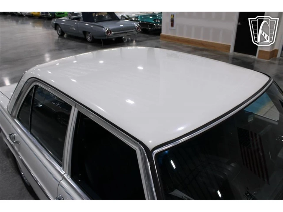 1974 Mercedes-Benz W114 & W115 - Image 28 of 31